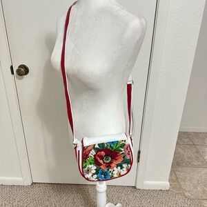 Beaded floral white/red crossbody mini bag with zip closure